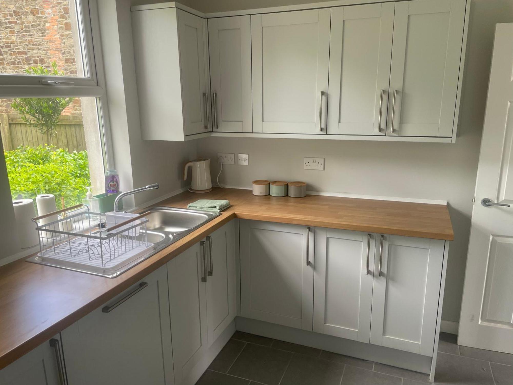 An Elite Executive - 5-bedroom Business & Parking Swansea