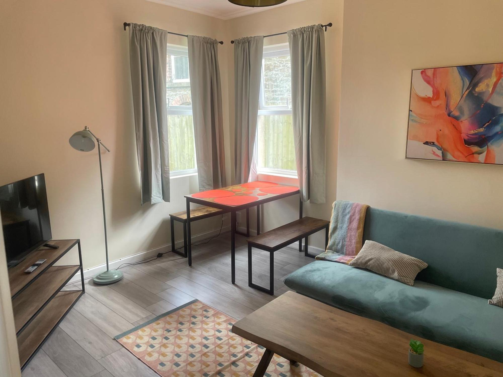 An Elite Executive - 5-bedroom Business & Parking Swansea