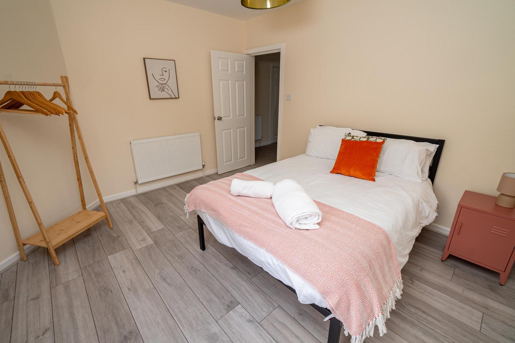 An Elite Executive - 5-bedroom Business & Parking Holiday home *