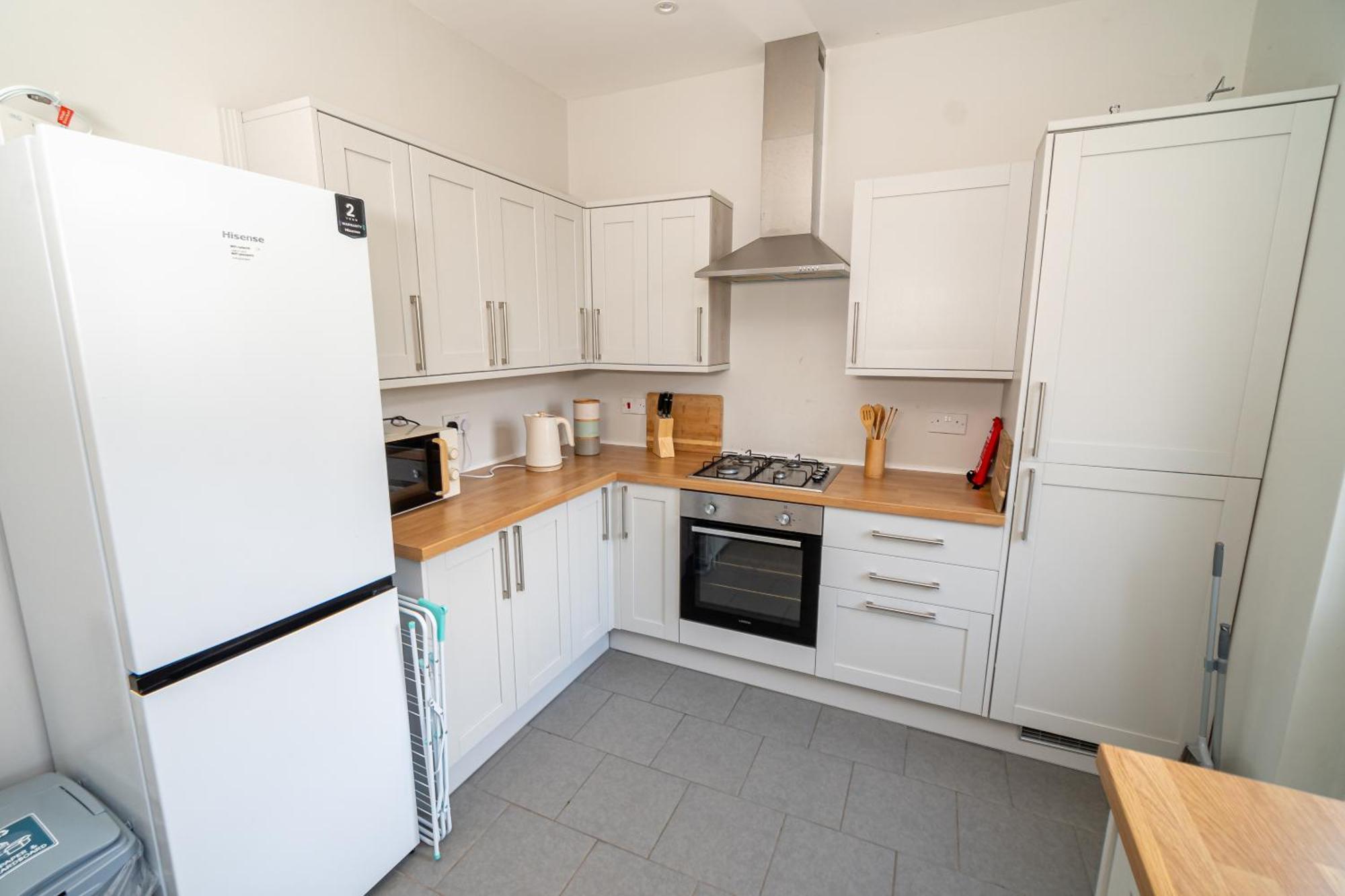 An Elite Executive - 5-bedroom Business & Parking Swansea